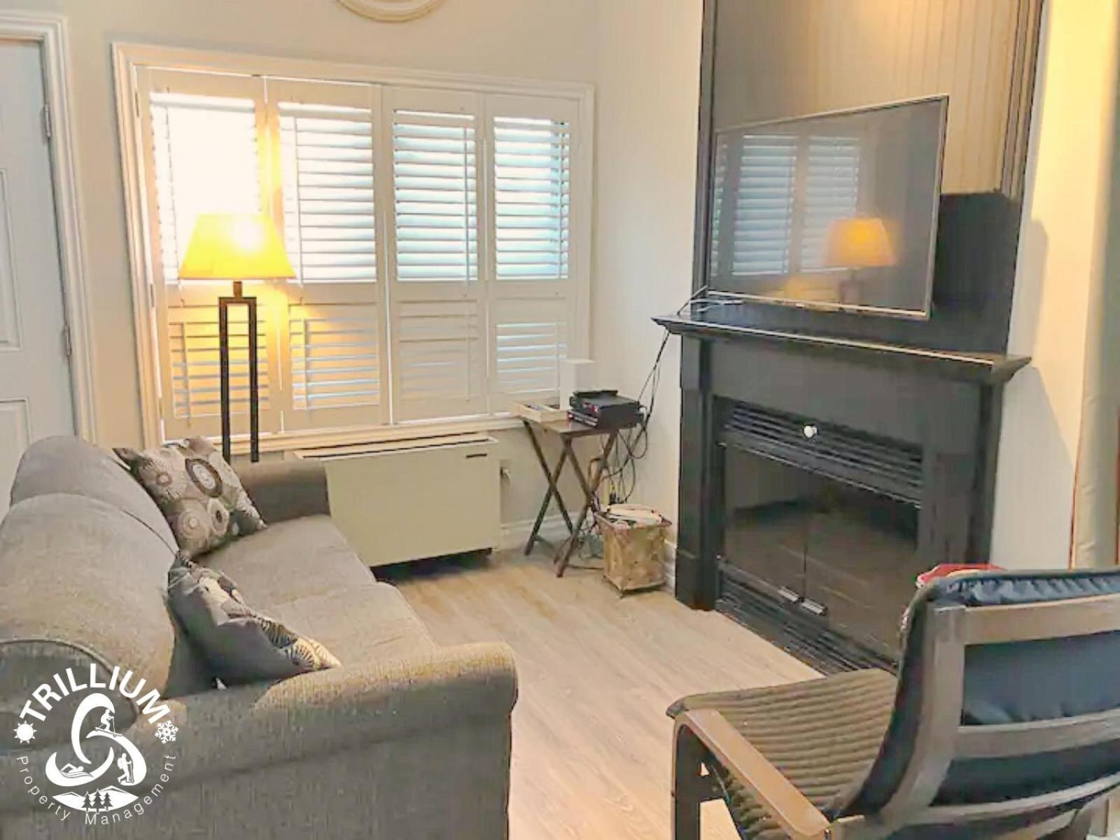 ההרים הכחולים Blue Mountain, Collingwood - Loft Condo, Sleeps 4 מראה חיצוני תמונה