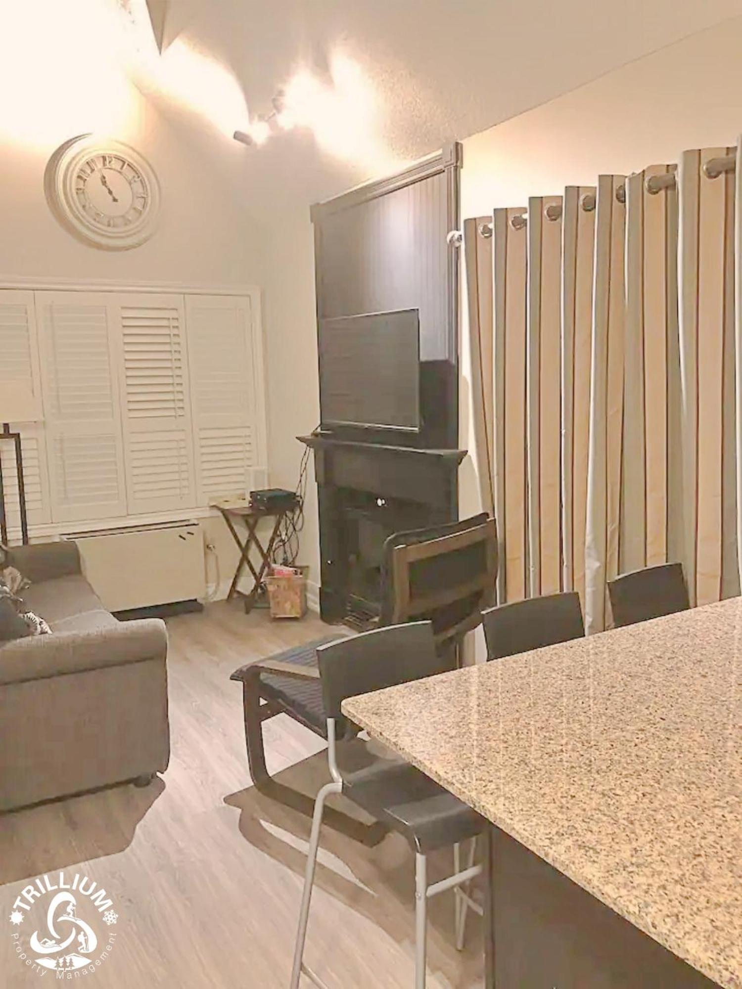 ההרים הכחולים Blue Mountain, Collingwood - Loft Condo, Sleeps 4 מראה חיצוני תמונה