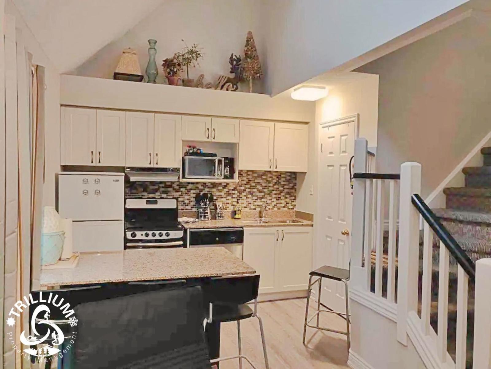 ההרים הכחולים Blue Mountain, Collingwood - Loft Condo, Sleeps 4 מראה חיצוני תמונה