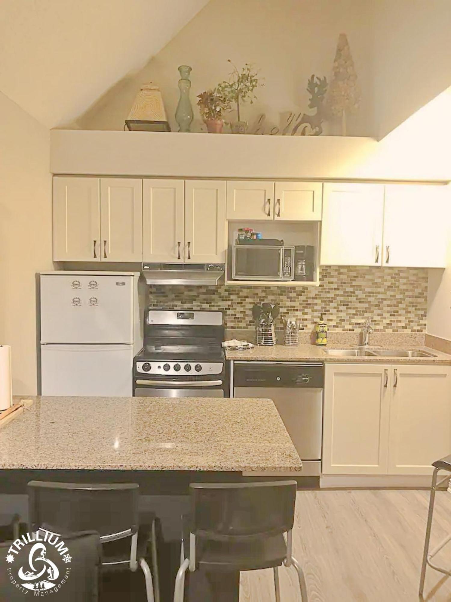 ההרים הכחולים Blue Mountain, Collingwood - Loft Condo, Sleeps 4 מראה חיצוני תמונה