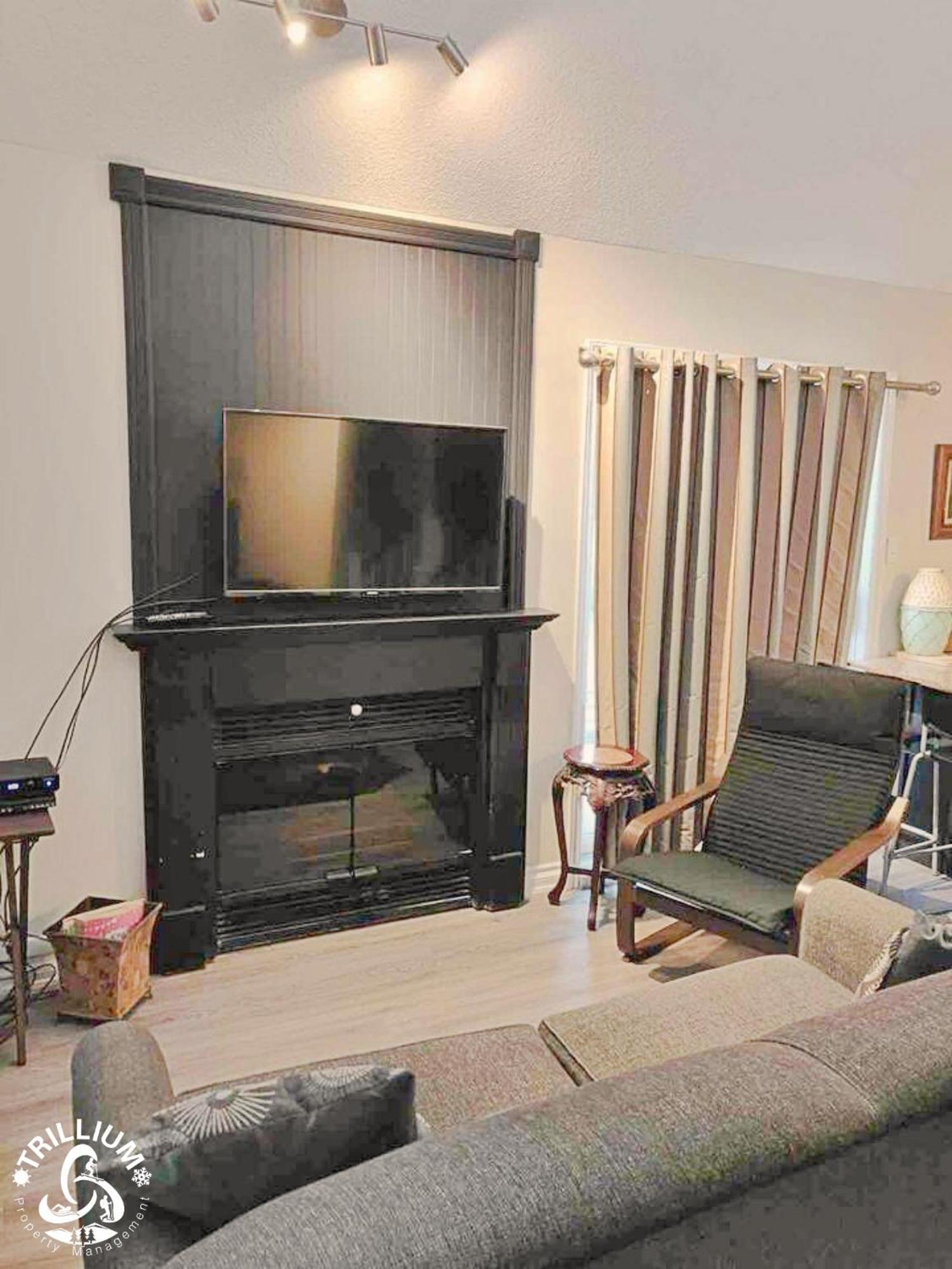 ההרים הכחולים Blue Mountain, Collingwood - Loft Condo, Sleeps 4 מראה חיצוני תמונה