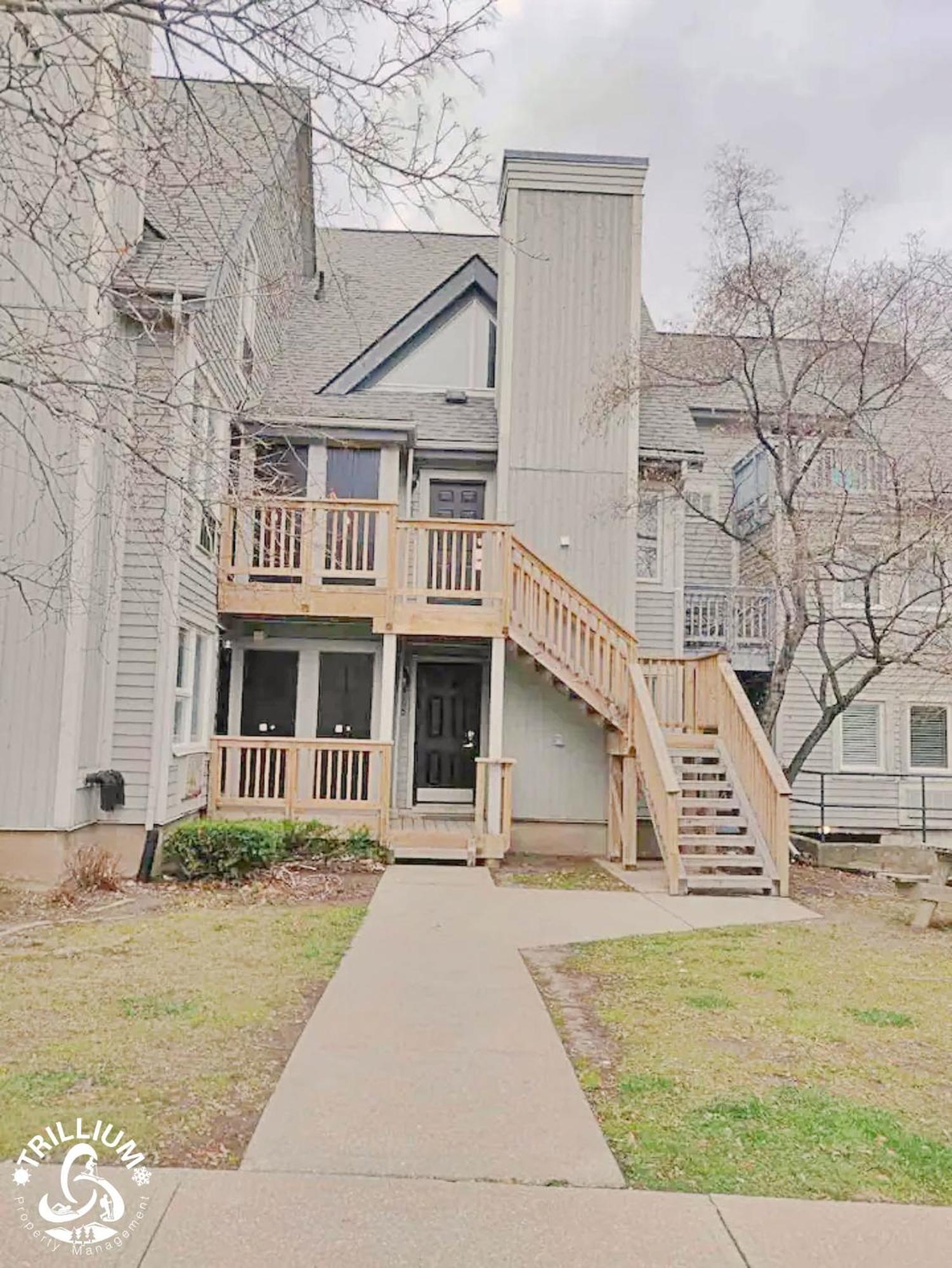 ההרים הכחולים Blue Mountain, Collingwood - Loft Condo, Sleeps 4 מראה חיצוני תמונה